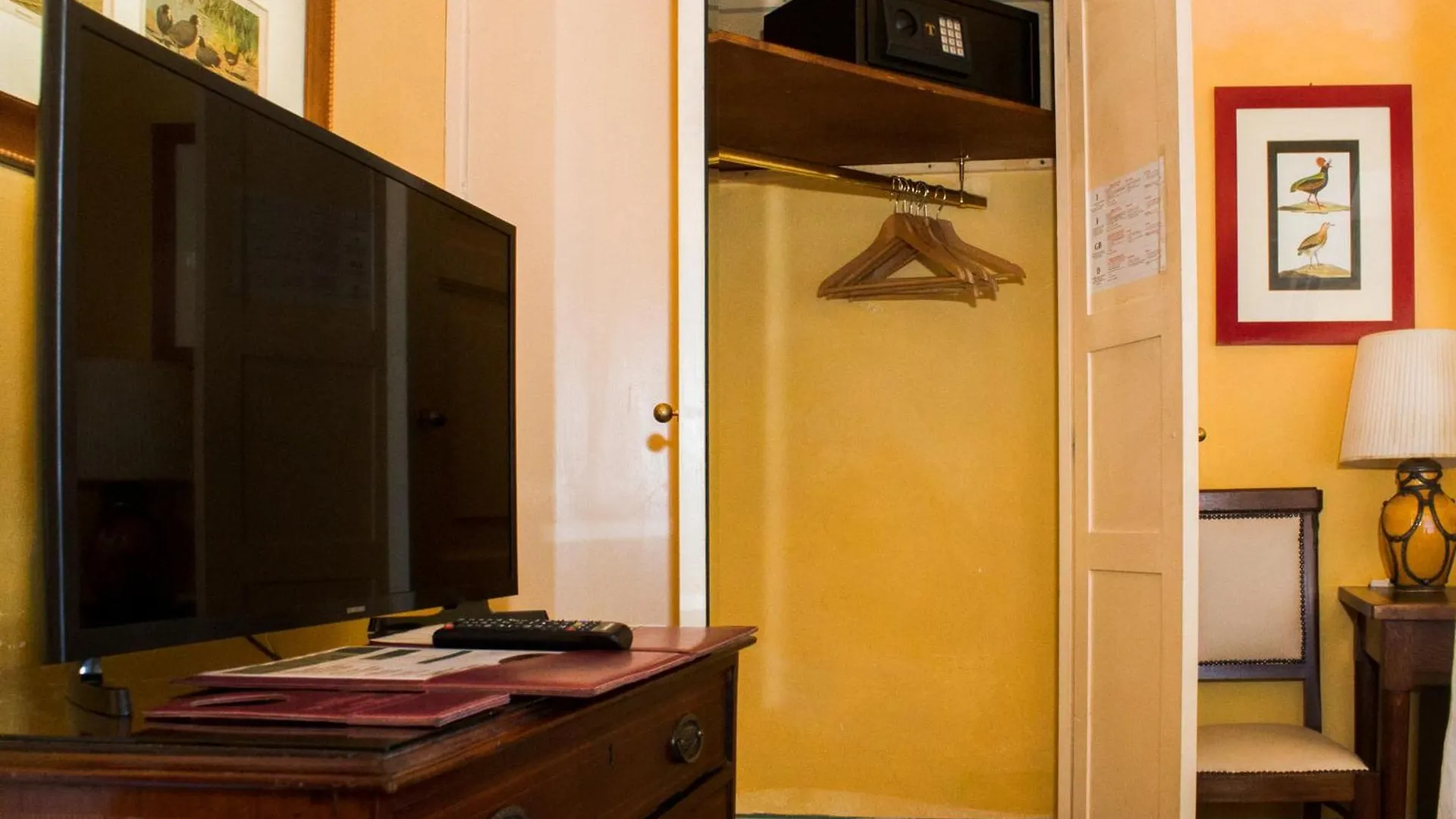 Bed and Breakfast Antica Dimora Firenze 3*, Флоренция